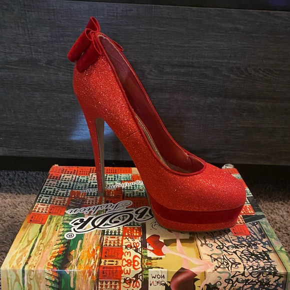 Red heels - Picture 1 of 1